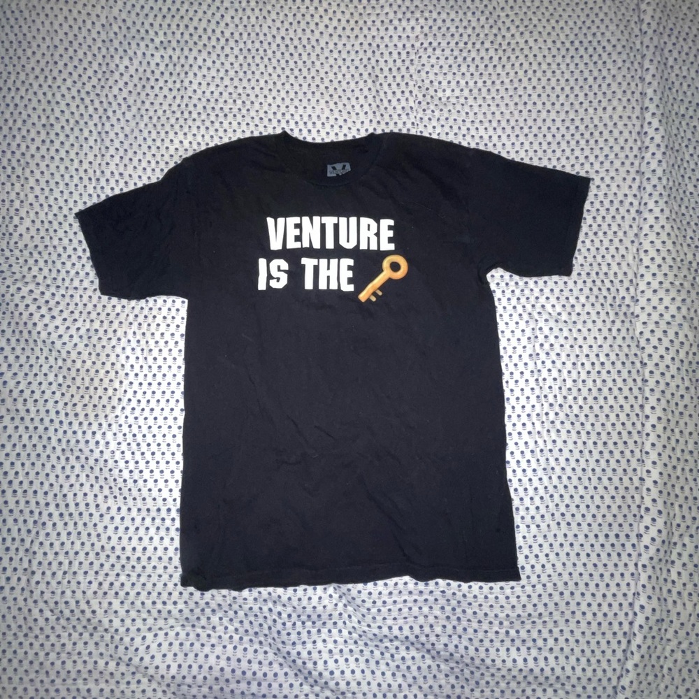 black venture skate tee